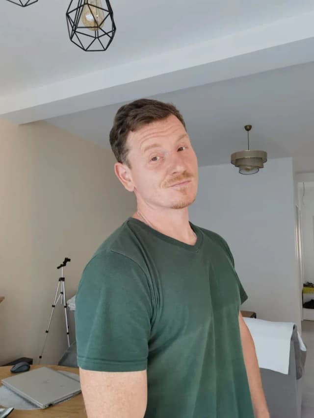 Original selfie of a 40 man
