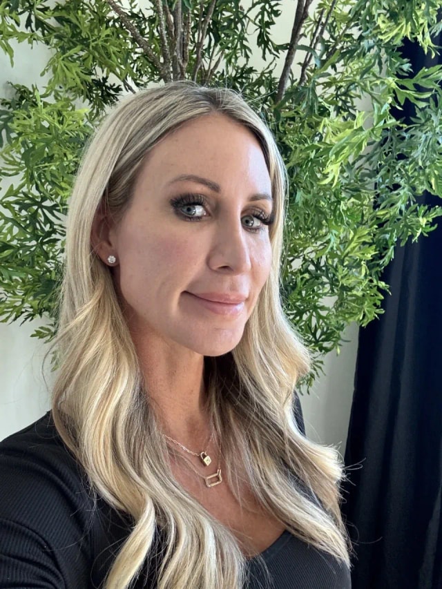 Original selfie of a 40 woman