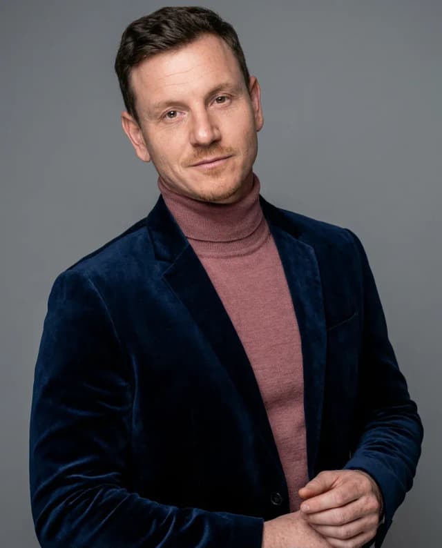 AI Author Headshot of a 40 man by ExecHeadshots